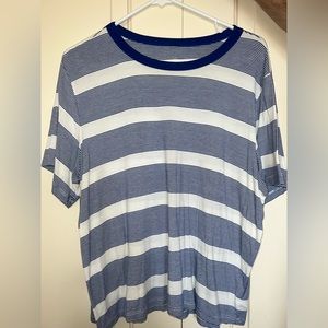 American Eagle soft and sexy tee! Such a fun color!